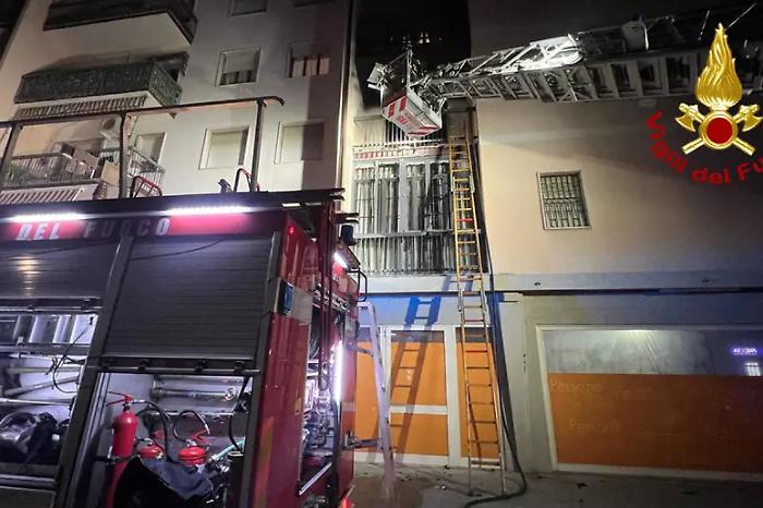 Incendio in palazzina a Cornaredo: tre morti e 40 evacuati