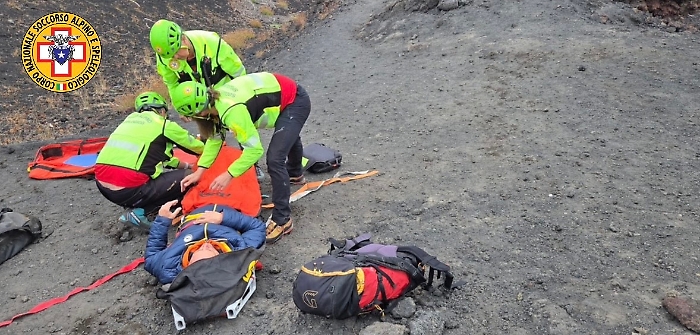 Etna, un escursionista si frattura una gamba sui Monti Sartorius
