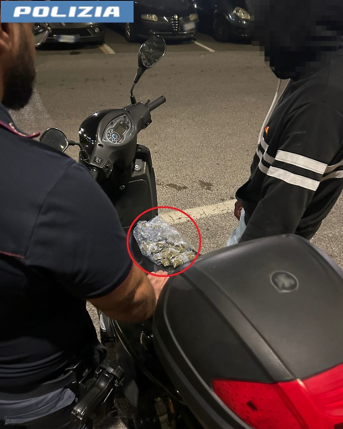 Il "delivery dello spaccio": due pusher ai domiciliari 