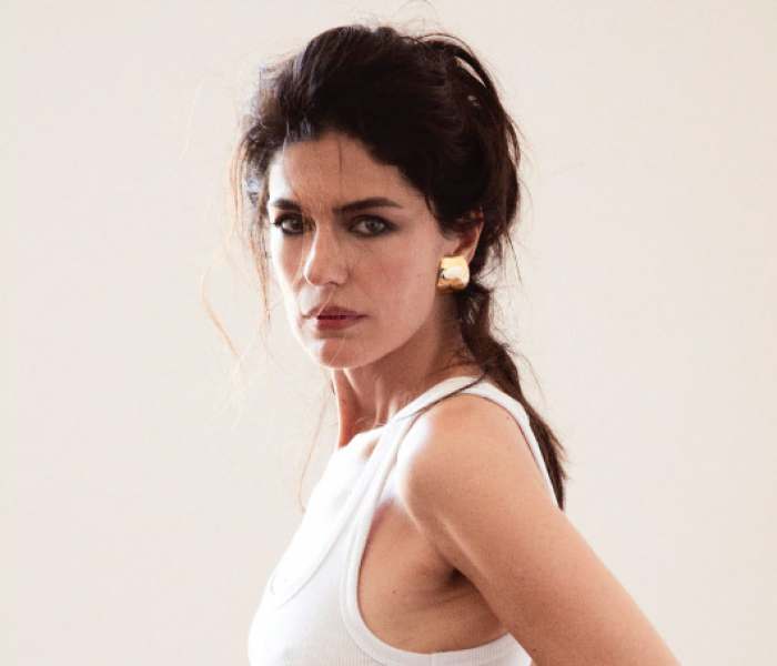 Anna Valle fa "Scandalo" in teatro, tra pregiudizi e manipolazioni