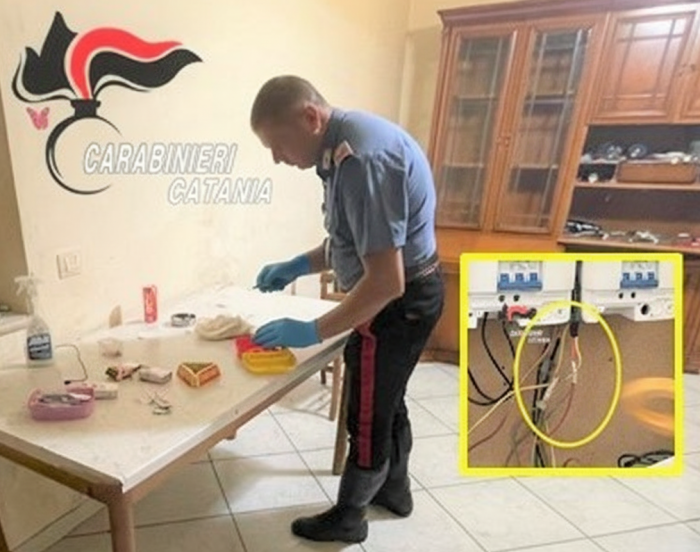Blitz dei Carabinieri a Palagonia: arrestato 25enne con 11 grammi di cocaina, bilancino e allaccio elettrico abusivo