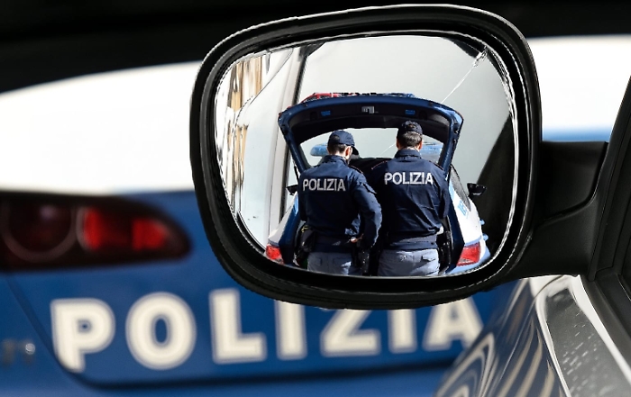 Truffa dello specchietto ad Acireale tentata ai danni di una donna: due adraniti denunciati