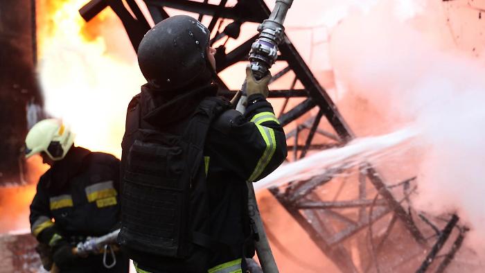 Droni abbattuti e persone ferite a Synelnyky: la fine del conflitto tra Russia e Ucraina è ancora lontana