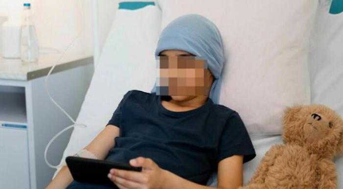 Il figlio malato di tumore "curato" col metodo Hamer, genitori sotto processo: «Non fate come noi»