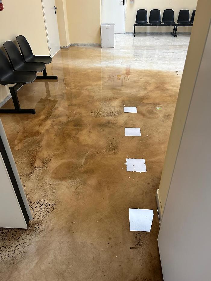 Allagata la sala d'attesa dell'ambulatorio Asp