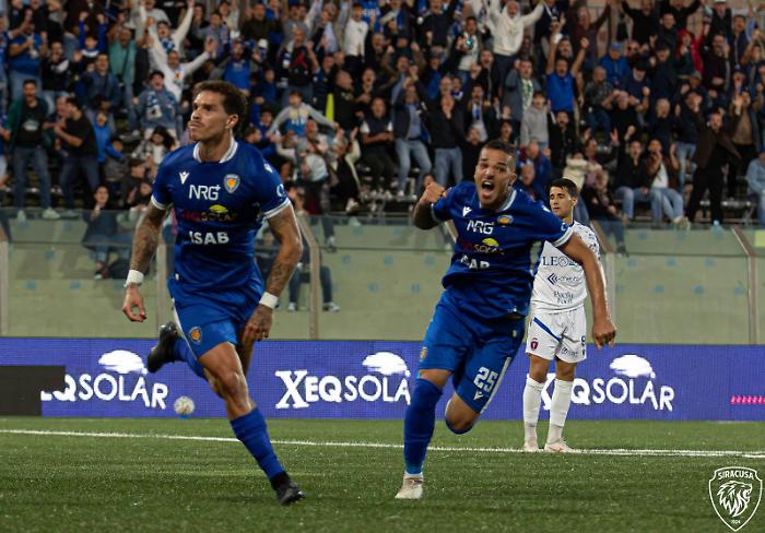 L'esultanza di Molina del Siracusa calcio