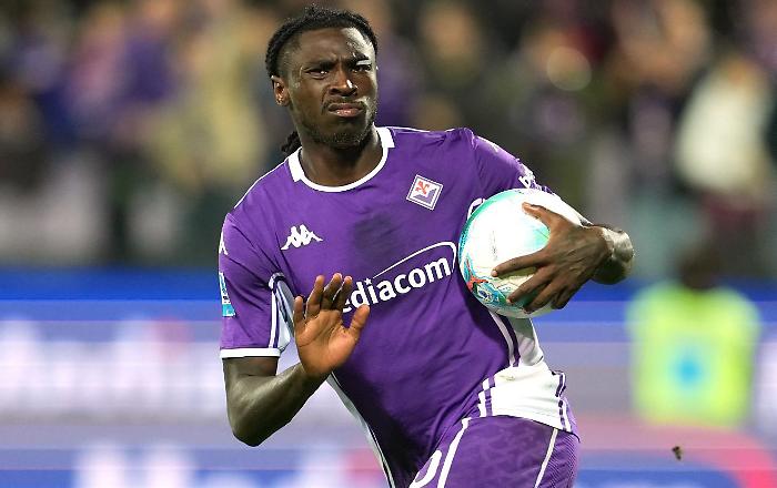 La Fiorentina sull'orlo del baratro, poi nel finale reagisce e fa 2-2 col Bologna