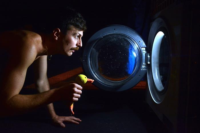 Al Teatro Libero in scena “Affogo”