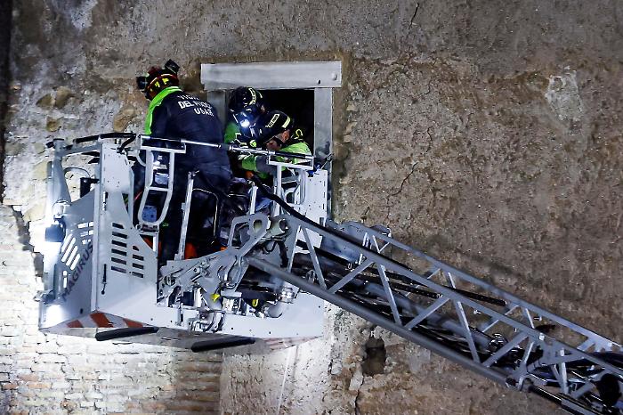 Muore Octay Stroici, l’operaio rimasto sotto le macerie della Torre dei Conti