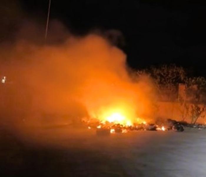 I roghi di rifiuti non si fermano. Gli ambientalisti: “Serve un piano immediato”