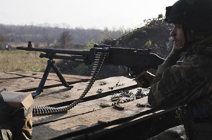 Ucraina, a Pokrovsk respinti 73 attacchi mentre la Russia lancia migliaia di droni e provoca blackout