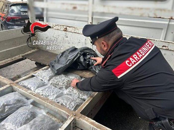 Oltre 10 kg di marijuana nel doppiofondo di un furgone:  un uomo arrestato dopo sbarco da Villa S. Giovanni