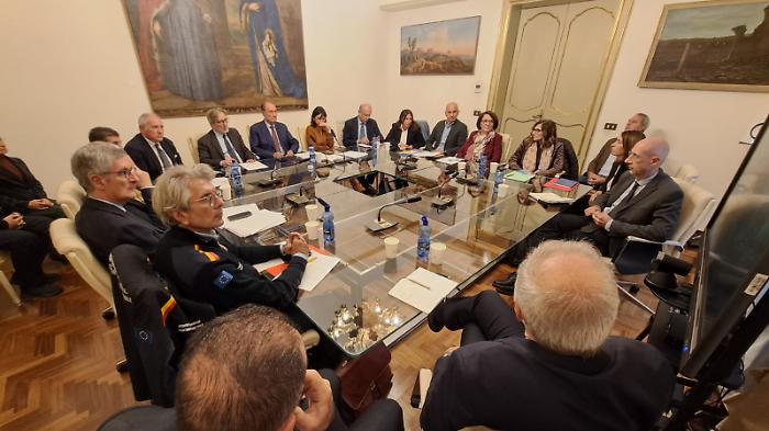 Satelliti, torrette e sensori: una "control room" per la sicurezza in città