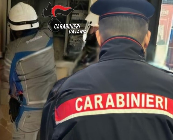 Catania, rubavano l'energia elettrica in via Plaia. Scoperte dai carabinieri