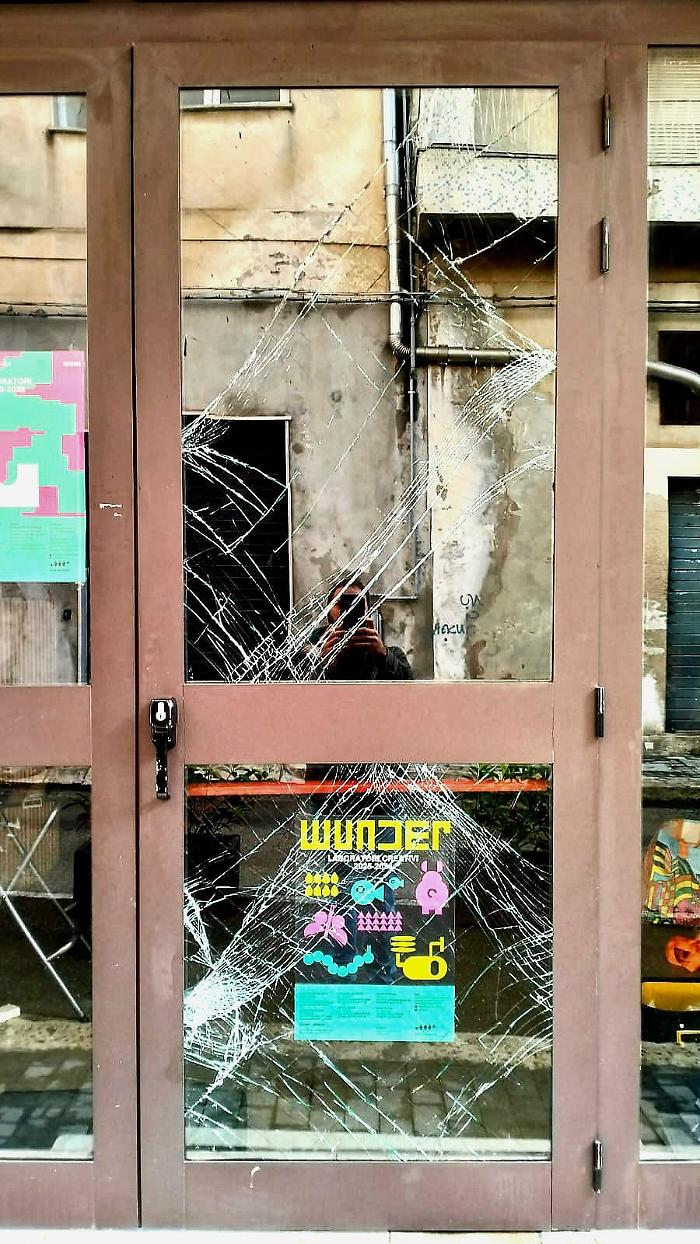 Vittoria, ladro scardina la porta di un laboratorio teatrale per portare via un cellulare