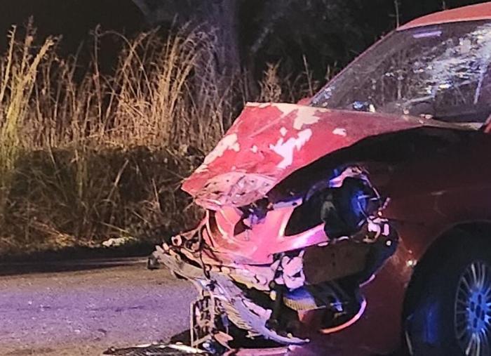 Ragusa mare, scontro tra due auto: una si ribalta, l'altra fugge