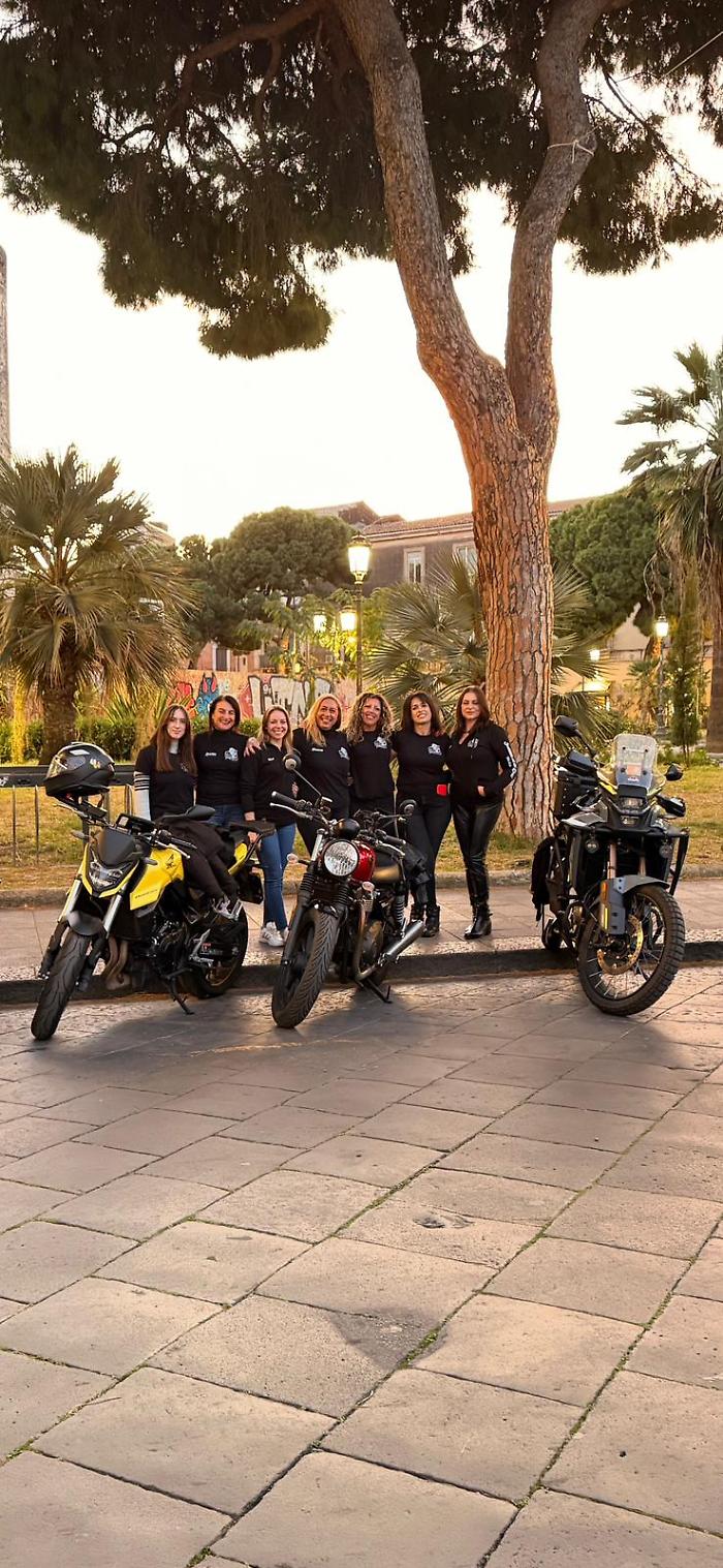 Donne in moto ad Adrano: insieme per dire basta alla violenza psicologica