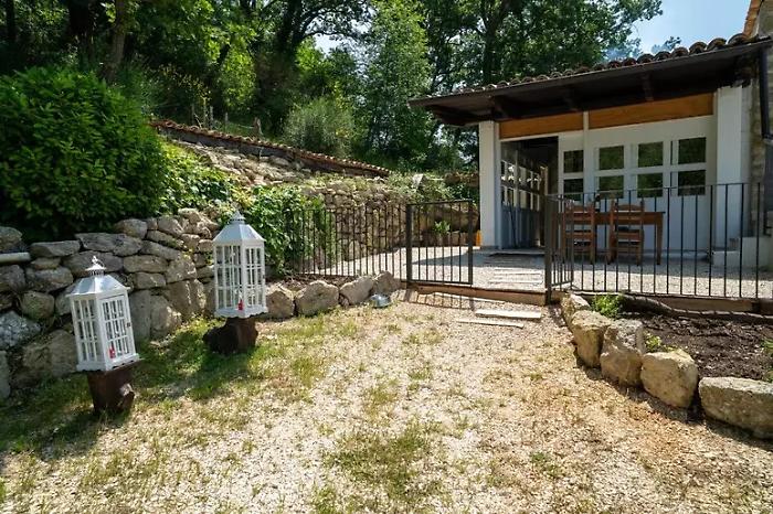 Famiglia nel bosco, un ristoratore di Ortona offre un casolare: la reazione di Nathan e Catherine