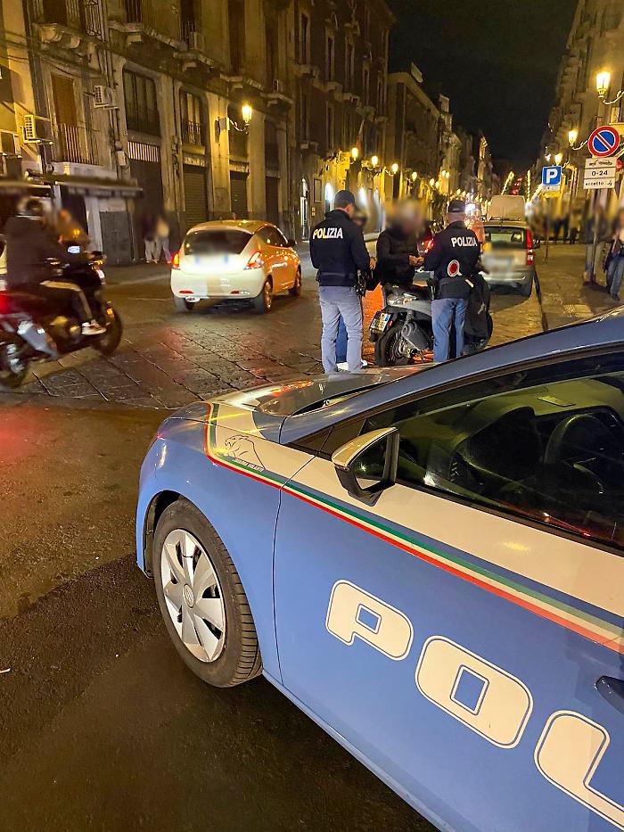 Movida sotto controllo a Catania: 290 persone identificate e 9 parcheggiatori abusivi sanzionati