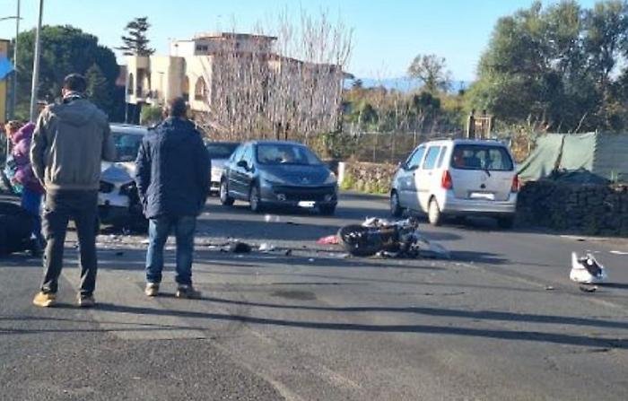 Incidente stradale Via Etnea Tremestieri Etneo