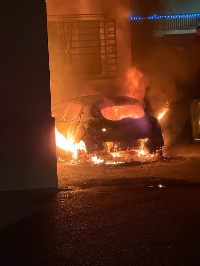 Bruciata l’auto del parroco nel cortile della chiesa