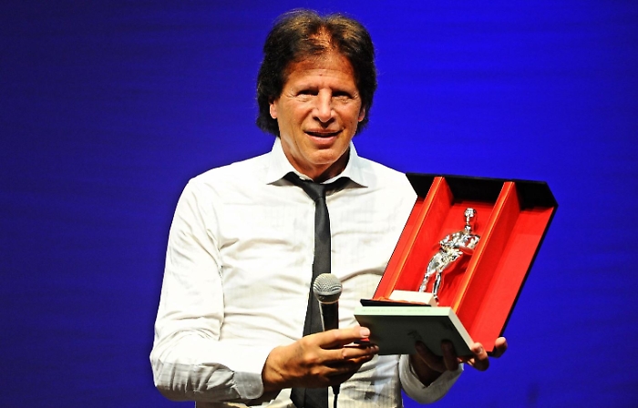 Addio a Sandro Giacobbe, la voce di "Signora mia" si è spenta a 75 anni