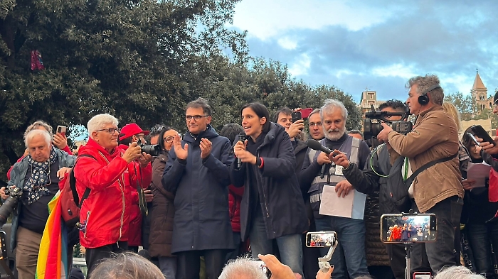 Il Pd di Sicilia fa la festa, non (ancora) l'unità, attesa per Elly Schlein. Barbagallo sulle Regionali: «Campo largo? Preferisco chiamarlo centrosinistra»