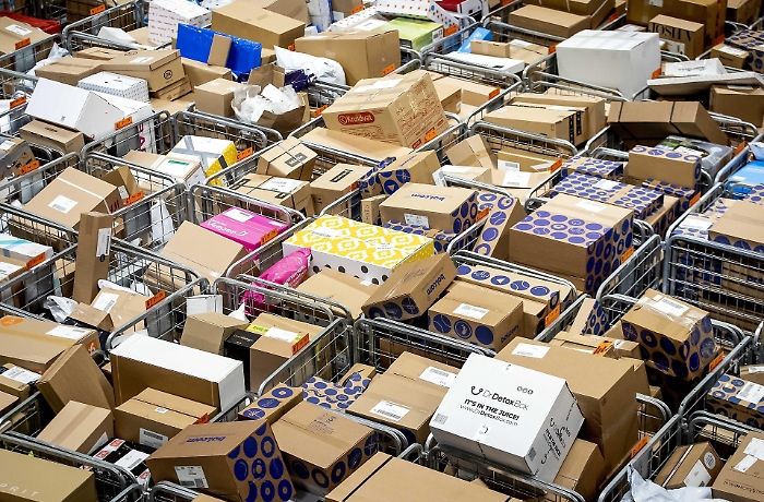 Micro-pacchi di Shein e Temu sotto tiro: da luglio dazio fisso di 3 euro per ogni spedizione sotto i 150 euro