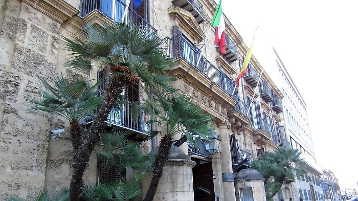 Riforma della dirigenza in Sicilia (con una cura dimagrante): taglio del 33% e nuovo piano concorsi