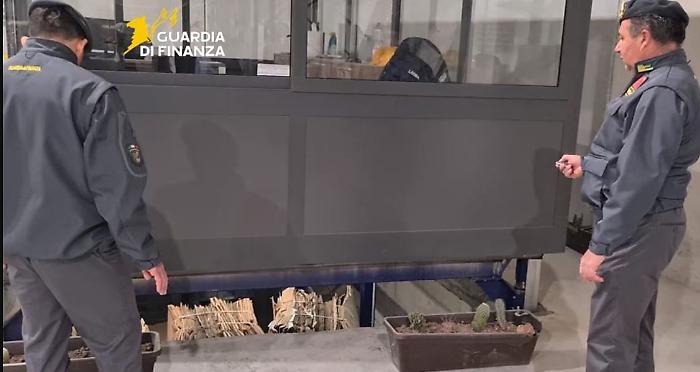 Maxi sequestro a Pomezia e Ferentino: fabbriche clandestine di sigarette per 4 milioni di pezzi al giorno