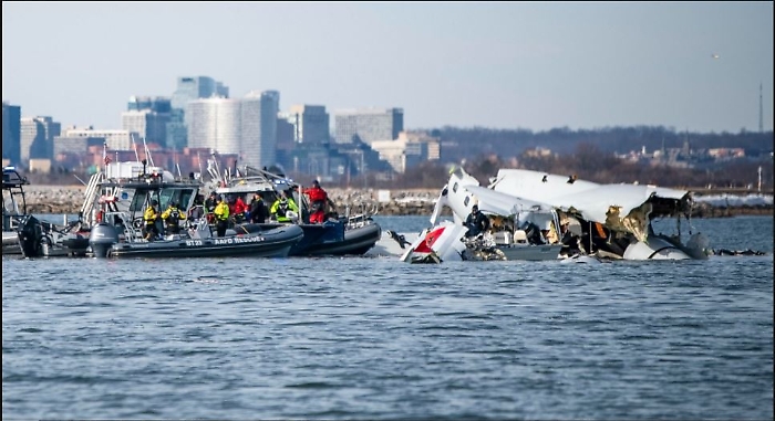 &ldquo;Abbiamo sbagliato&rdquo;: gli Stati Uniti riconoscono la responsabilit&agrave; per la collisione aerea sul Potomac che ha ucciso 67 persone