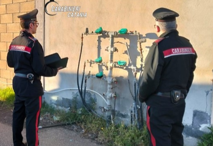 Aci Catena, il chiosco della villa comunale di San Nicol&ograve; conservava gli alimenti nei bagni pubblici: scattano le denunce