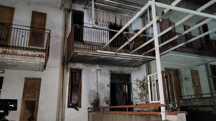 Paura a Cannizzaro: incendio in un'abitazione di via Messina, probabile corto circuito della stufa