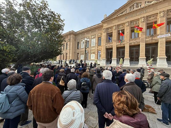 Messina in piazza per salvare l'Archivio di Stato: "Una citt&agrave; senza memoria non ha futuro"