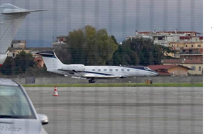 Trentini e Burl&ograve; sono tornati in Italia: ad accoglierli Meloni e Tajani