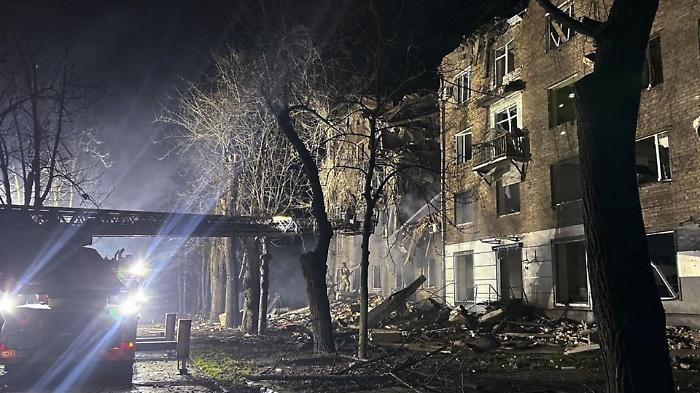 Attacchi notturni con droni in Ucraina e Russia: blackout a Kryvyi Rih, feriti a Rostov