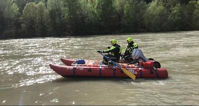 Bolzano, inseguimento rocambolesco: due ladri tunisini si tuffano nell'Isarco durante la fuga e finiscono arrestati