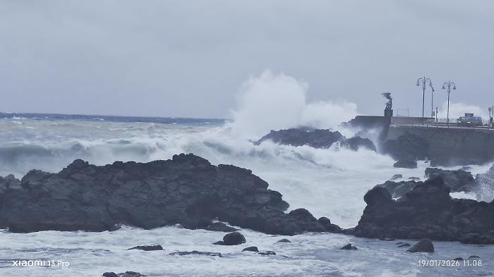 Il peggio deve ancora venire: il ciclone mediterraneo Harry minaccia la Sicilia con venti fino a cento chilometri orari e onde di otto metri
