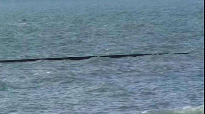 "Il pennello a mare fluttua libero, rischio disastro". Il Comitato Mare Nostrum lancia l'ultimatum e chiede un Consiglio comunale urgente