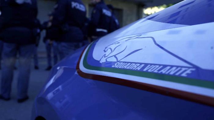 Droghe e contanti nel centro storico: blitz della Polizia mette fine al business dei pusher