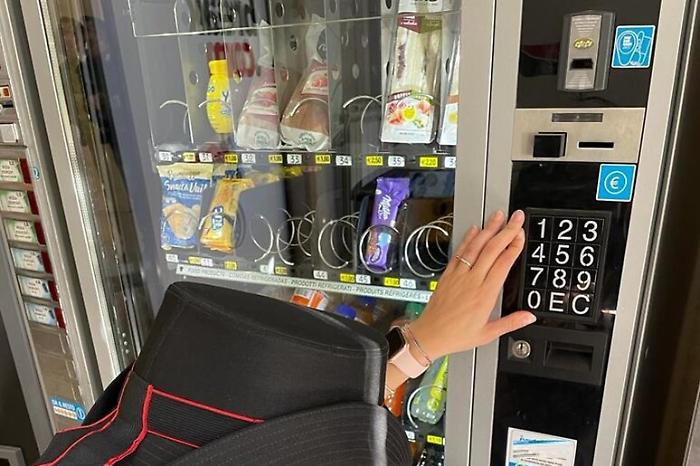 Il &ldquo;ladro di merendine&rdquo; (e non solo) colpisce ancora: presa di mira associazione sportiva in via Petrarca