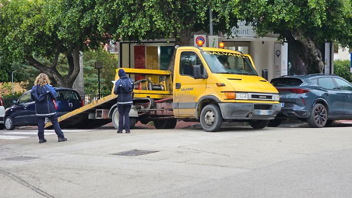 Guerra agli incivili:  155 multe in 14 mesi per sosta sui posti riservati ai disabili. Scatta la linea dura