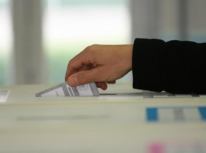 Mai pi&ugrave; schede elettorali falsificate, tra &laquo;le macerie&raquo; dell'Ars passa la norma che cambia le tessere per il voto