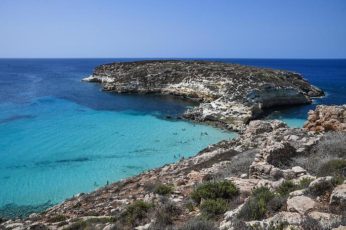 Lampedusa, riprendono gli sbarchi: 187 arrivi in poche ore, in 500 nell'hotspot
