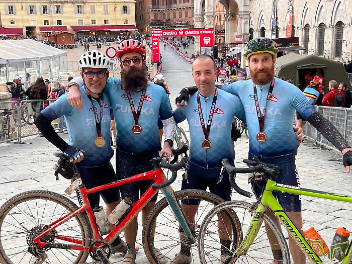 Fango, fatica e gloria a Piazza del Campo: il trionfo dei ciclisti canicattinesi a Siena