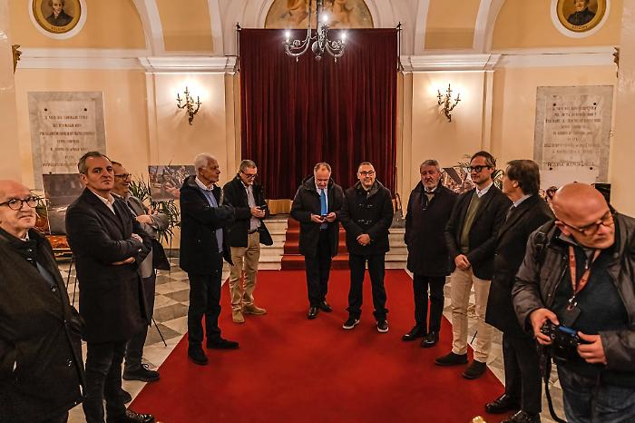 L'anima di Agrigento in uno scatto: la Settimana Santa di Giuseppe Greco nel foyer del Pirandello