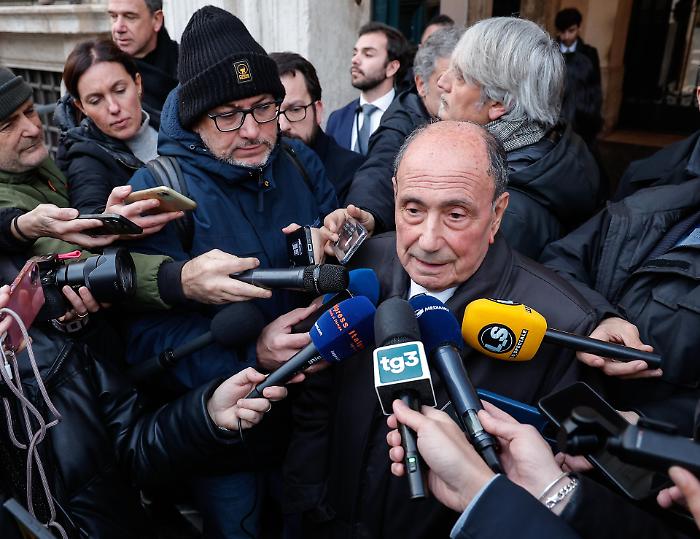  Frana di Niscemi, la linea di Schifani: "Tranquillo e corretto, il mio lavoro continua"