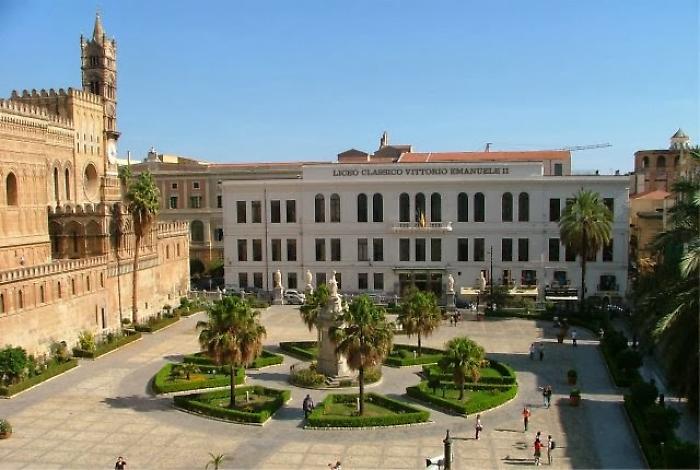 Palermo, professoressa di lettere del liceo classico Vittorio Emanuele muore in classe durante un'interrogazione