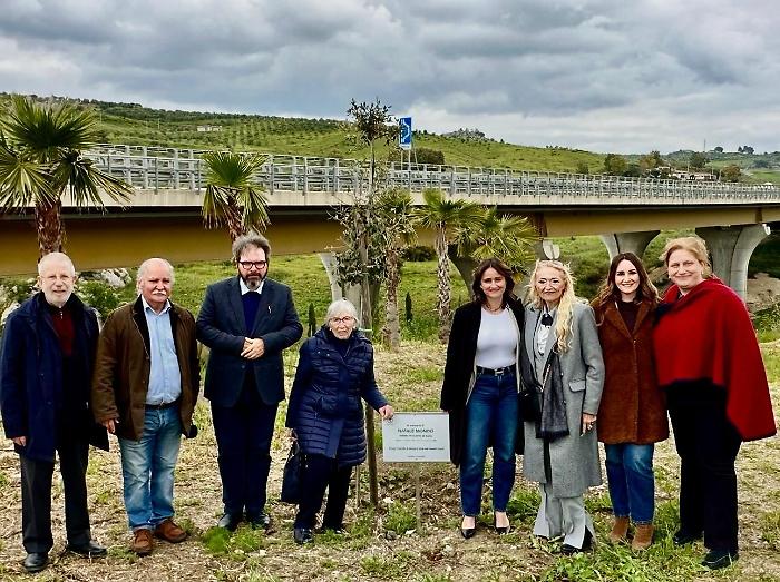 Giornata della Memoria al parco Livatino: panchine, messa e tre lecci per le vittime innocenti della mafia