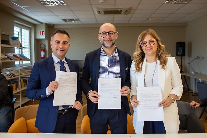 A Lampedusa statua e casa-museo per Domenico Modugno: nasce il gemellaggio con Polignano e San Pietro Vernotico